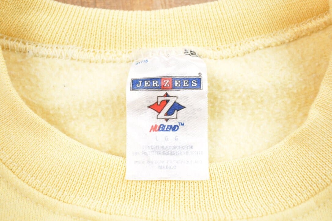 Other Clothing > Gender Neutral Adult Clothing > Hoodies & Sweatshirts > Sweatshirts Vintage 1990s Floral Crewneck Sweater Men's Large