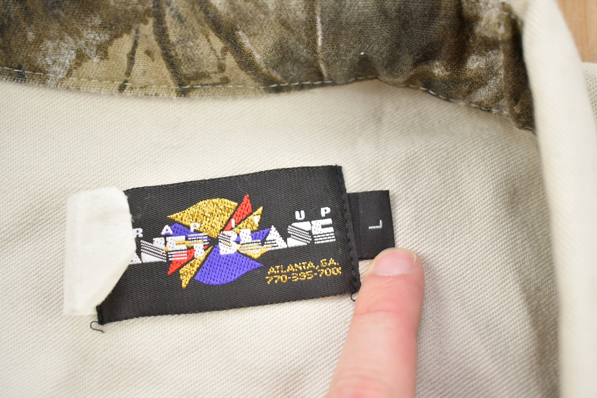 Other Clothing > Gender Neutral Adult Clothing > Hoodies & Sweatshirts > Sweatshirts Vintage 1990s Hunting Camo Button Up Men's Medium