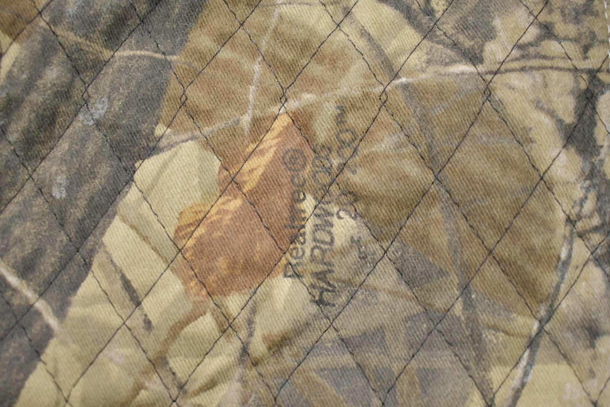 Other Clothing > Gender Neutral Adult Clothing > Hoodies & Sweatshirts > Sweatshirts Vintage 1990s Hunting Camo Button Up Men's Medium