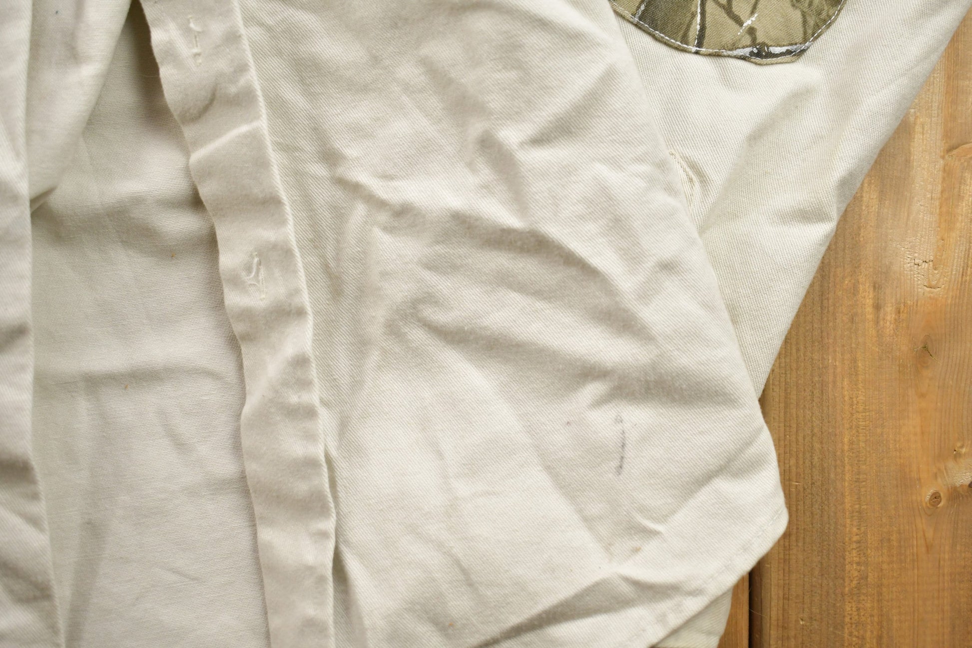 Other Clothing > Gender Neutral Adult Clothing > Hoodies & Sweatshirts > Sweatshirts Vintage 1990s Hunting Camo Button Up Men's Medium