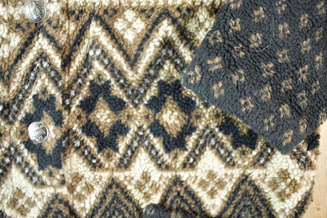 Other Clothing > Gender Neutral Adult Clothing > Hoodies & Sweatshirts > Sweatshirts Vintage 1990s Muskoka Lakes All Over Print Abstract Pattern Button Up Fleece Sweater Mens L