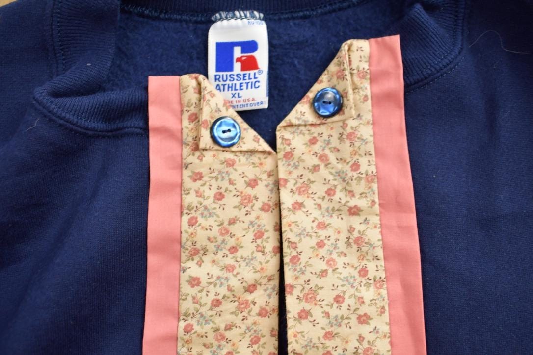 Other Clothing > Gender Neutral Adult Clothing > Hoodies & Sweatshirts > Sweatshirts Vintage 1990s Russell Floral Cardigan Sweater Women's S