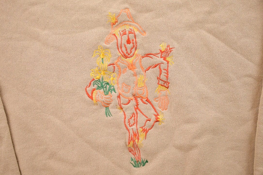 Other Clothing > Gender Neutral Adult Clothing > Hoodies & Sweatshirts > Sweatshirts Vintage 1990s Scarecrow Fall Theme Crewneck Sweater Men's M