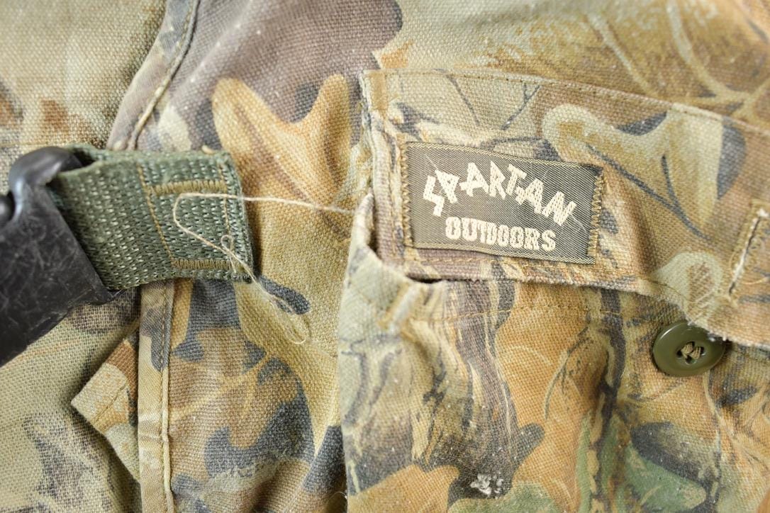 Other Clothing > Gender Neutral Adult Clothing > Hoodies & Sweatshirts > Sweatshirts Vintage 1990s Spartan Outdoors Realtree Camo Vest Mens L
