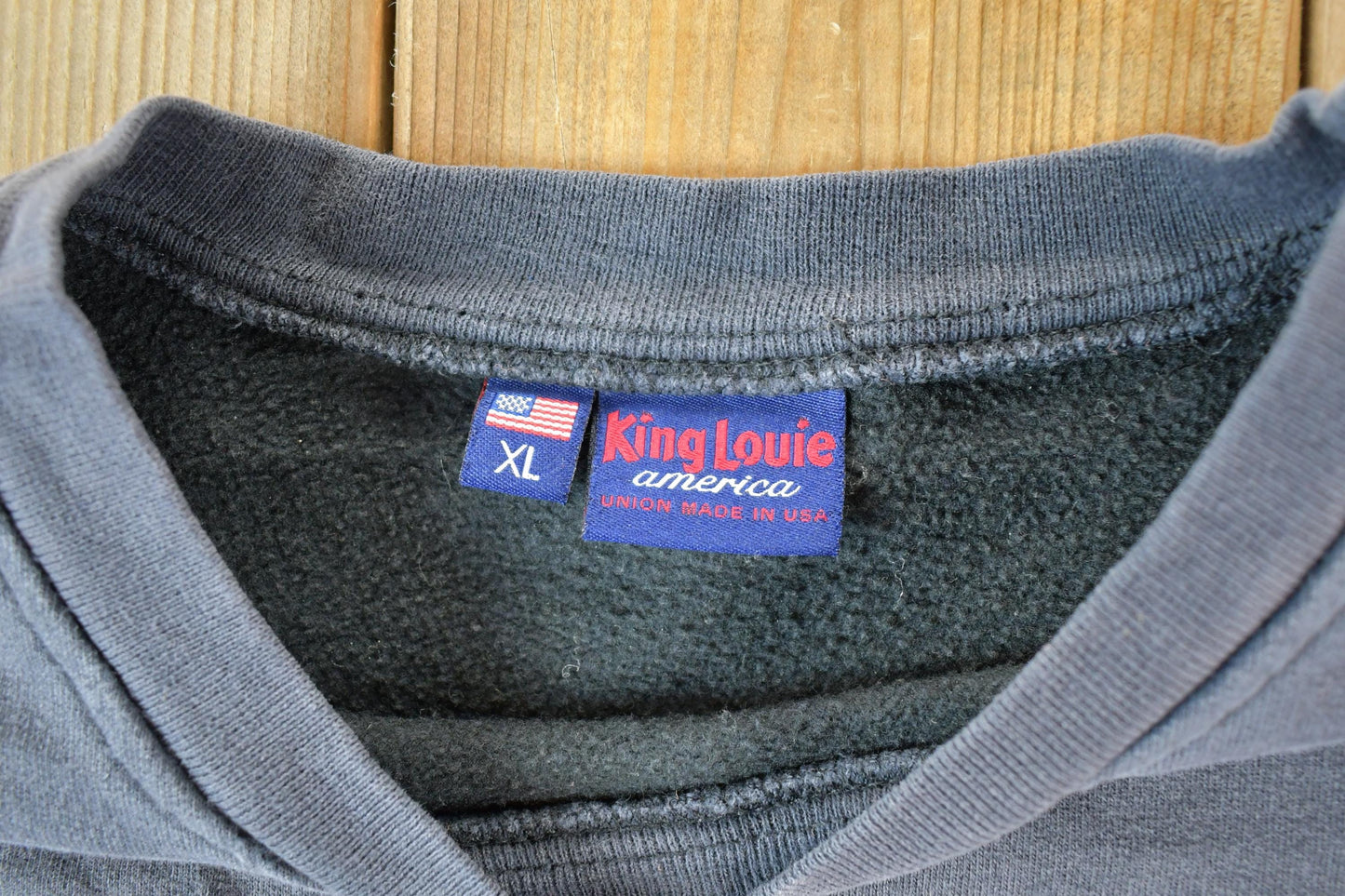 Other Clothing > Gender Neutral Adult Clothing > Hoodies & Sweatshirts > Sweatshirts Vintage 1990s Verizon Crewneck Sweatshirt Mens L