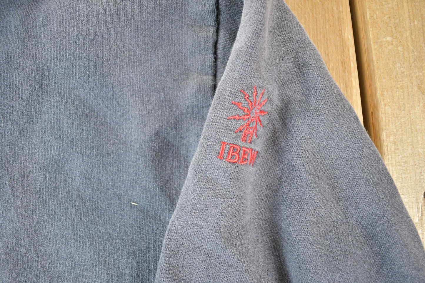 Other Clothing > Gender Neutral Adult Clothing > Hoodies & Sweatshirts > Sweatshirts Vintage 1990s Verizon Crewneck Sweatshirt Mens L