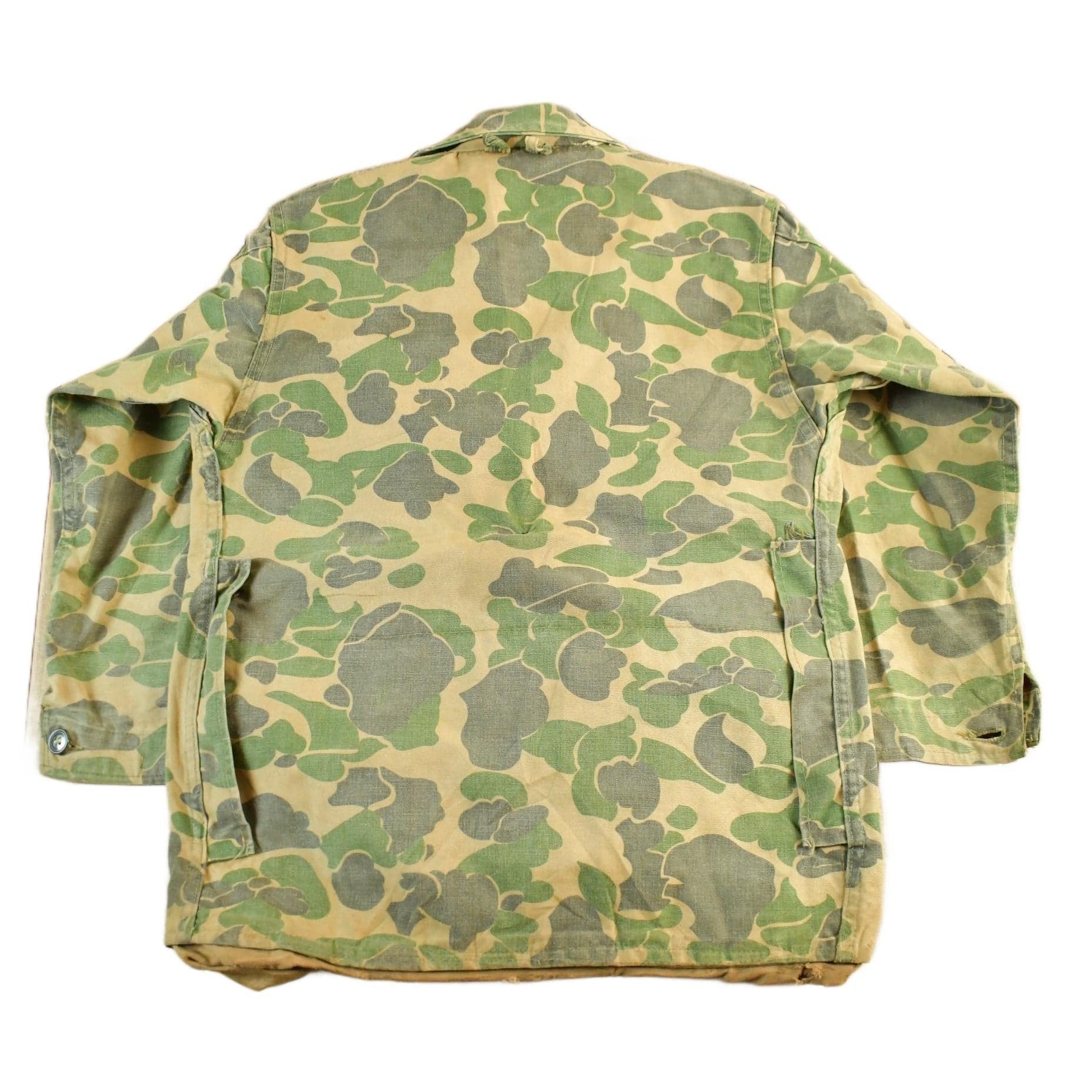 Other Clothing > Gender Neutral Adult Clothing > Jackets & Coats Vintage 1960s Bullseye Bill Duck Camo Canvas Hunting Jacket Men's Small