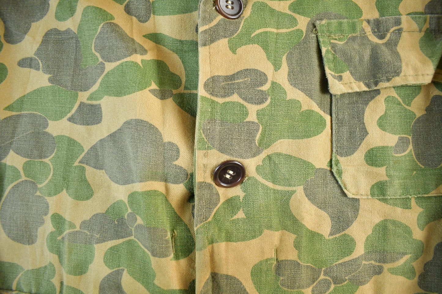 Other Clothing > Gender Neutral Adult Clothing > Jackets & Coats Vintage 1960s Bullseye Bill Duck Camo Canvas Hunting Jacket Men's Small