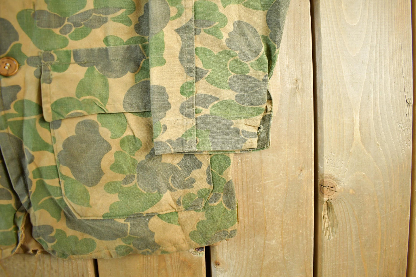 Other Clothing > Gender Neutral Adult Clothing > Jackets & Coats Vintage 1960s Bullseye Bill Duck Camo Canvas Hunting Jacket Men's Small