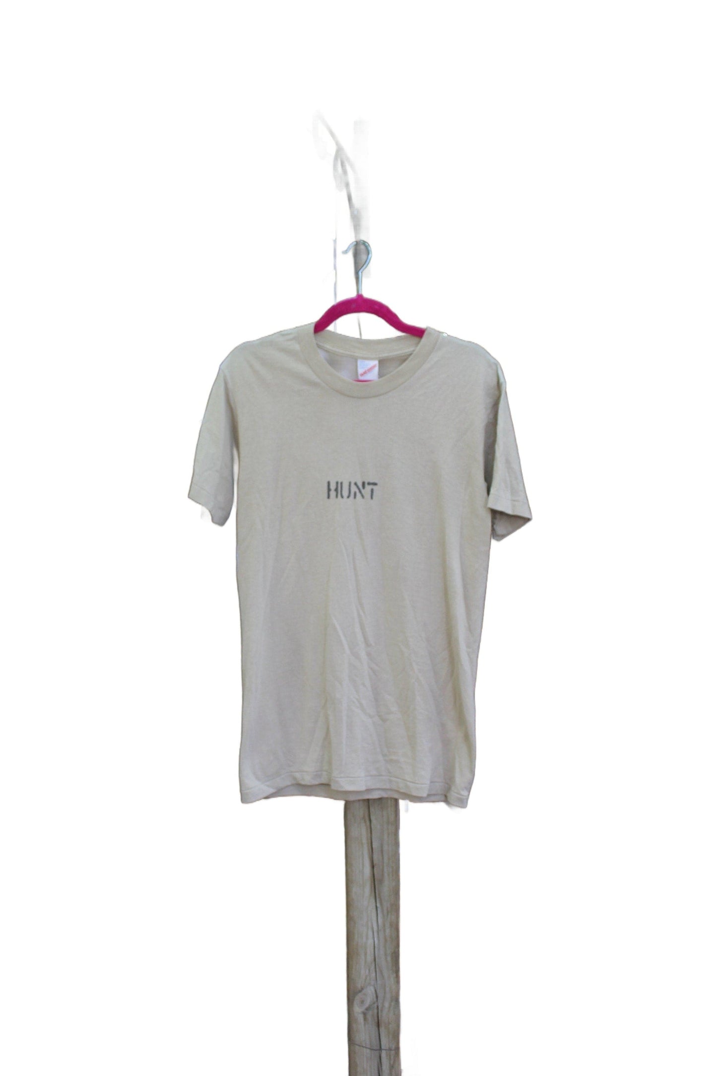 Other Clothing > Gender Neutral Adult Clothing > Tops & Tees > T Shirts Vintage 1980s Hunt Spell Out Graphic T-Shirt Men's Medium