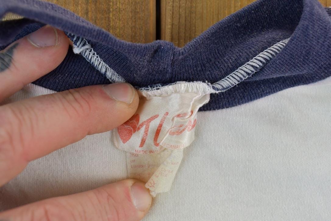 Other Clothing > Gender Neutral Adult Clothing > Tops & Tees > T Shirts Vintage 1980s Yacht Bear Graphic T-Shirt Men's Small