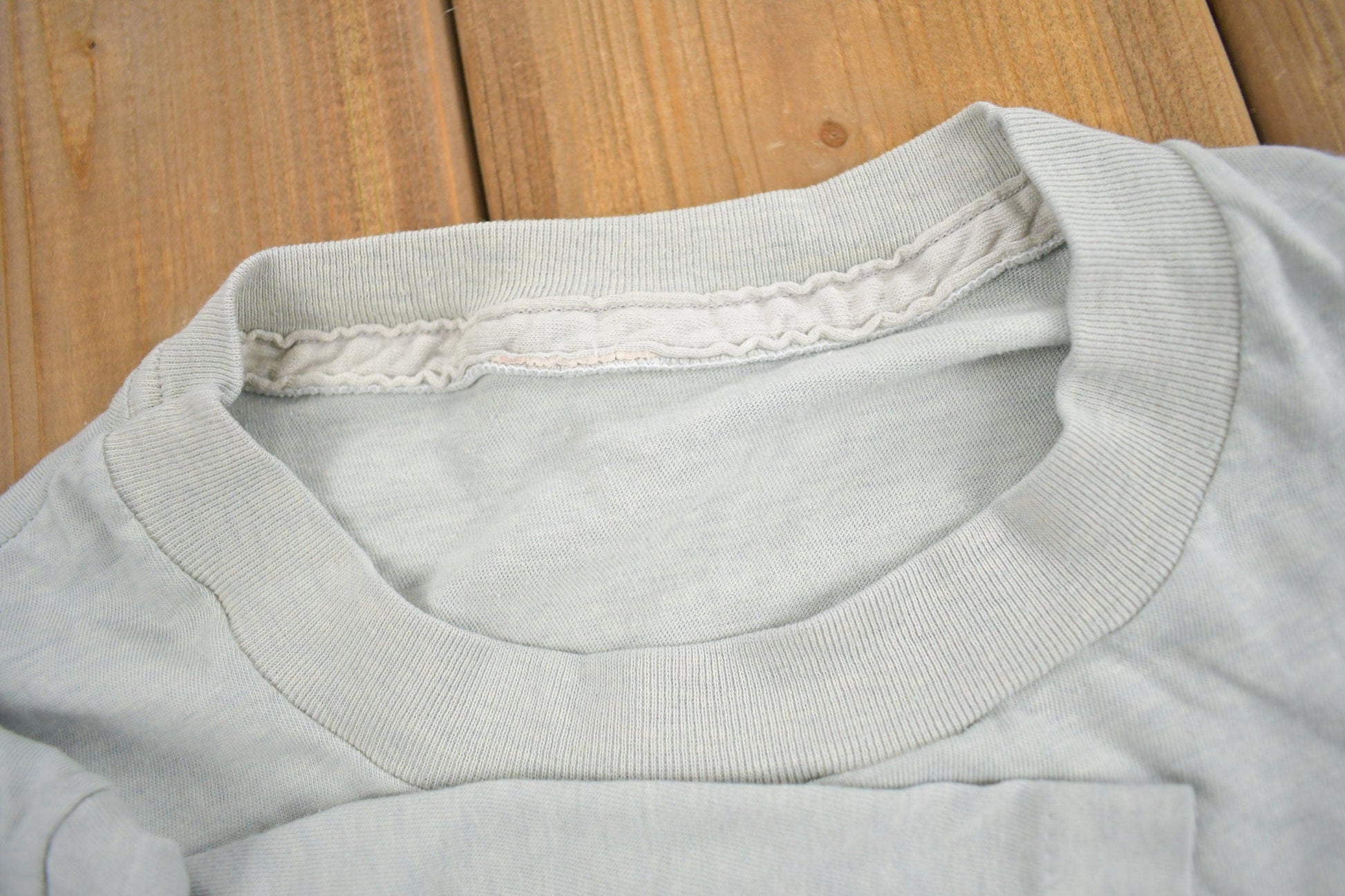 Other Clothing > Gender Neutral Adult Clothing > Tops & Tees > T Shirts Vintage 1985 Seal Graphic T Shirt Men's Medium