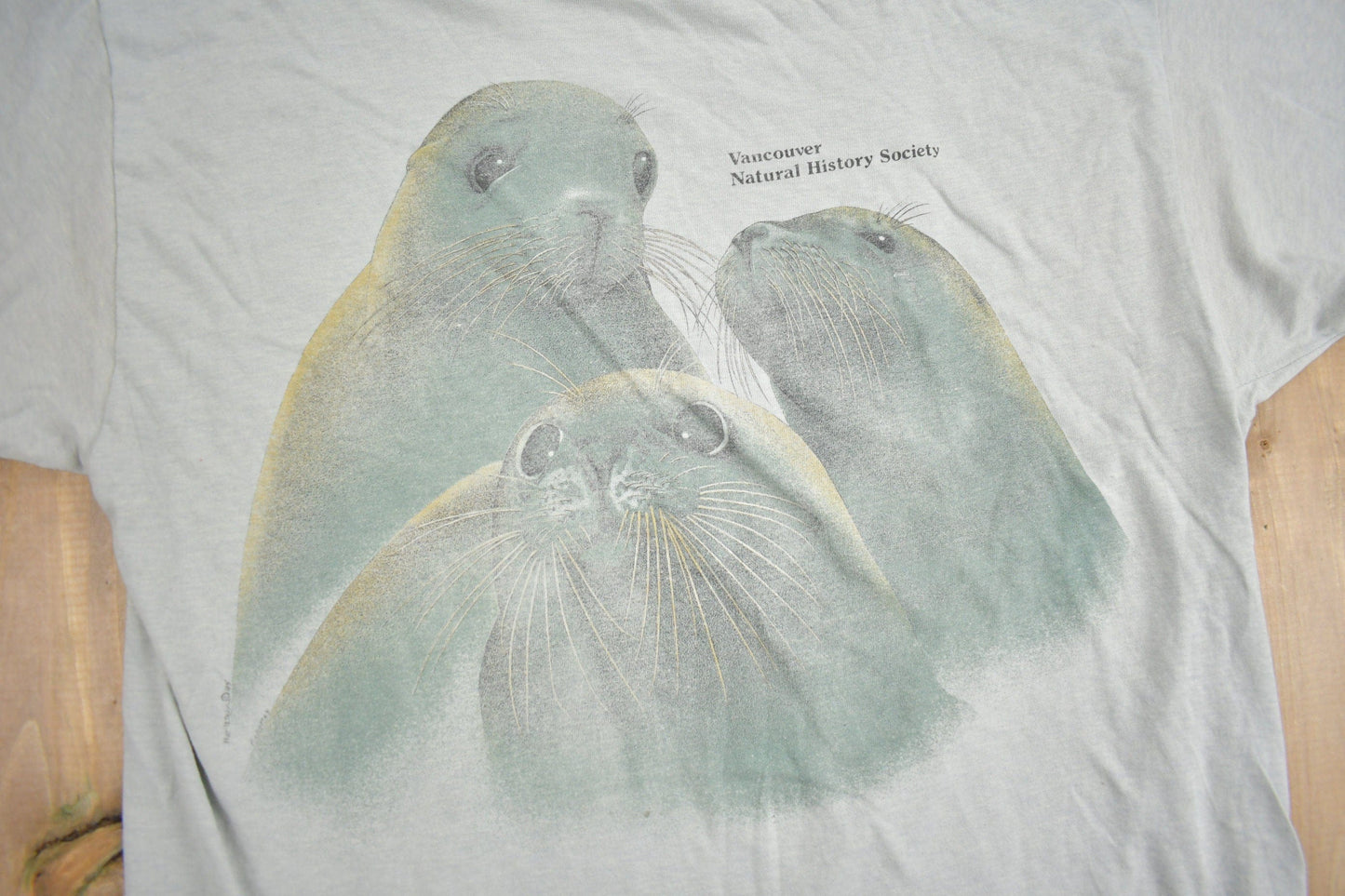 Other Clothing > Gender Neutral Adult Clothing > Tops & Tees > T Shirts Vintage 1985 Seal Graphic T Shirt Men's Medium