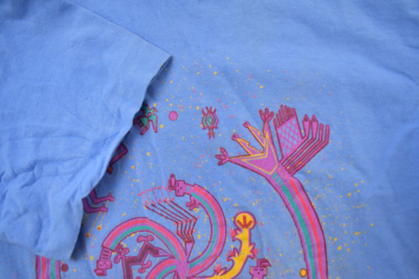 Other Clothing > Gender Neutral Adult Clothing > Tops & Tees > T Shirts Vintage 1990s Abstract Animals Graphic T Shirt Men's Small