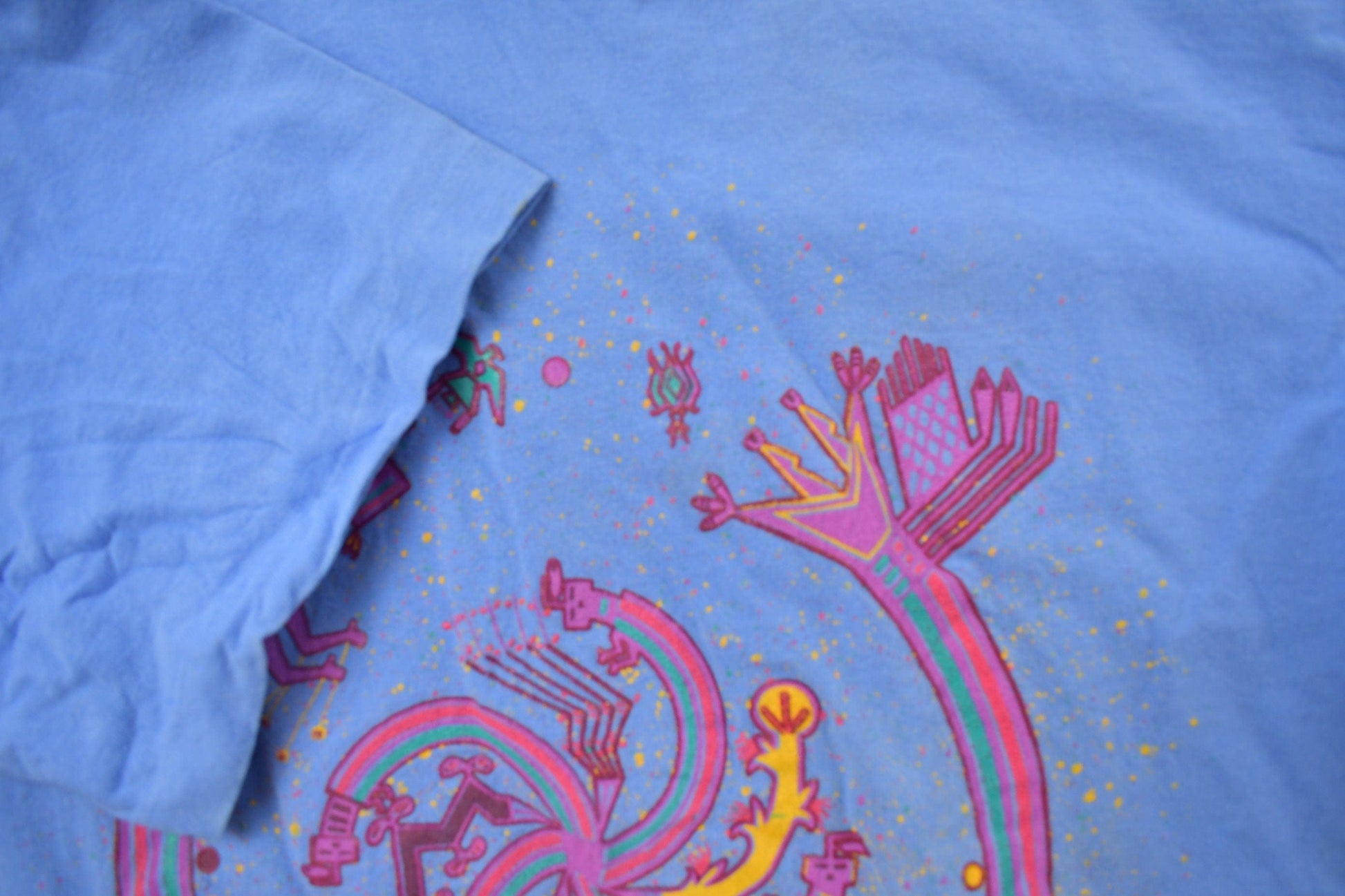 Other Clothing > Gender Neutral Adult Clothing > Tops & Tees > T Shirts Vintage 1990s Abstract Animals Graphic T Shirt Men's Small