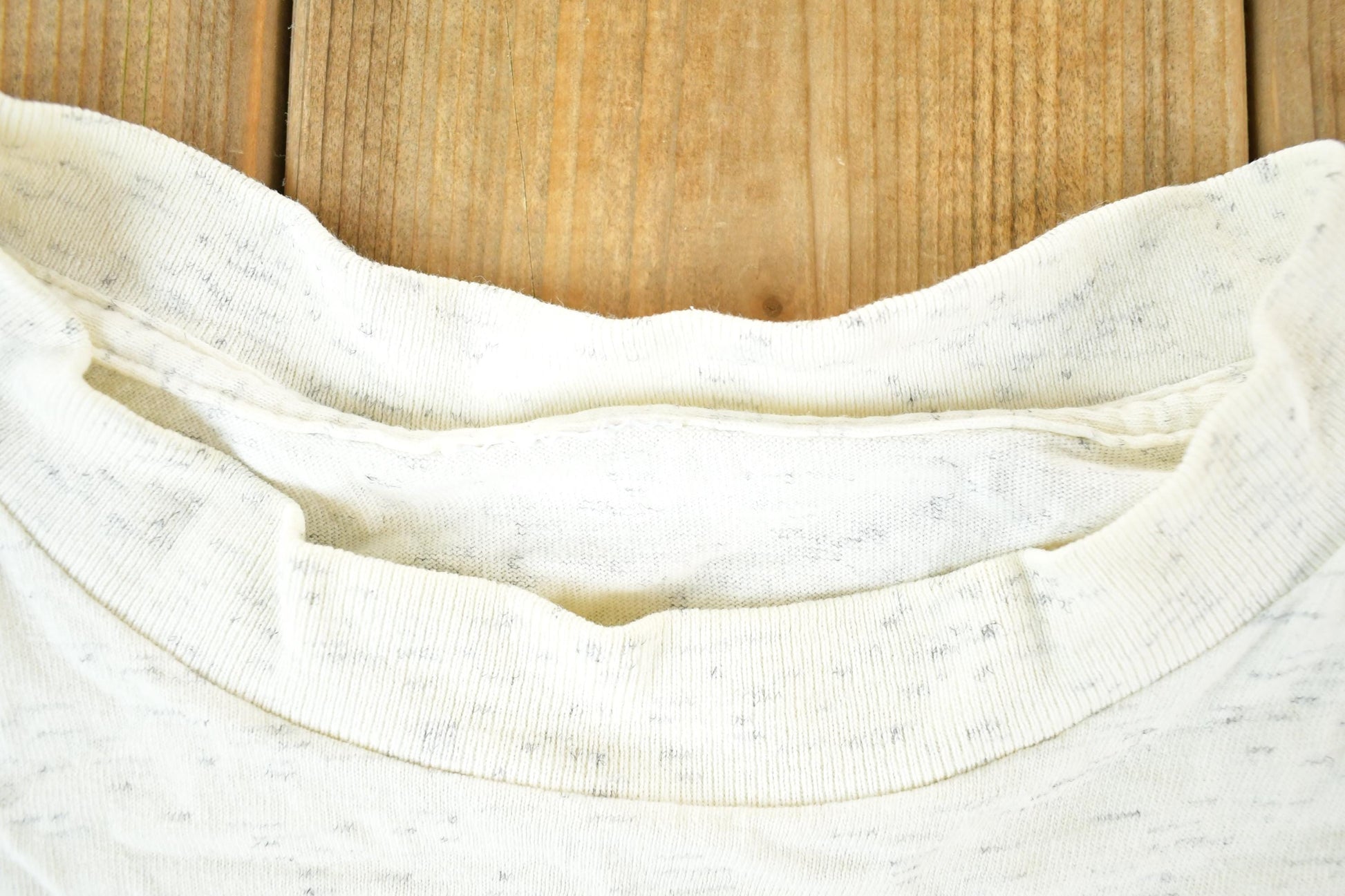 Other Clothing > Gender Neutral Adult Clothing > Tops & Tees > T Shirts Vintage 1990s Forest Animals Outdoorsman Wolf T-Shirt Mens L