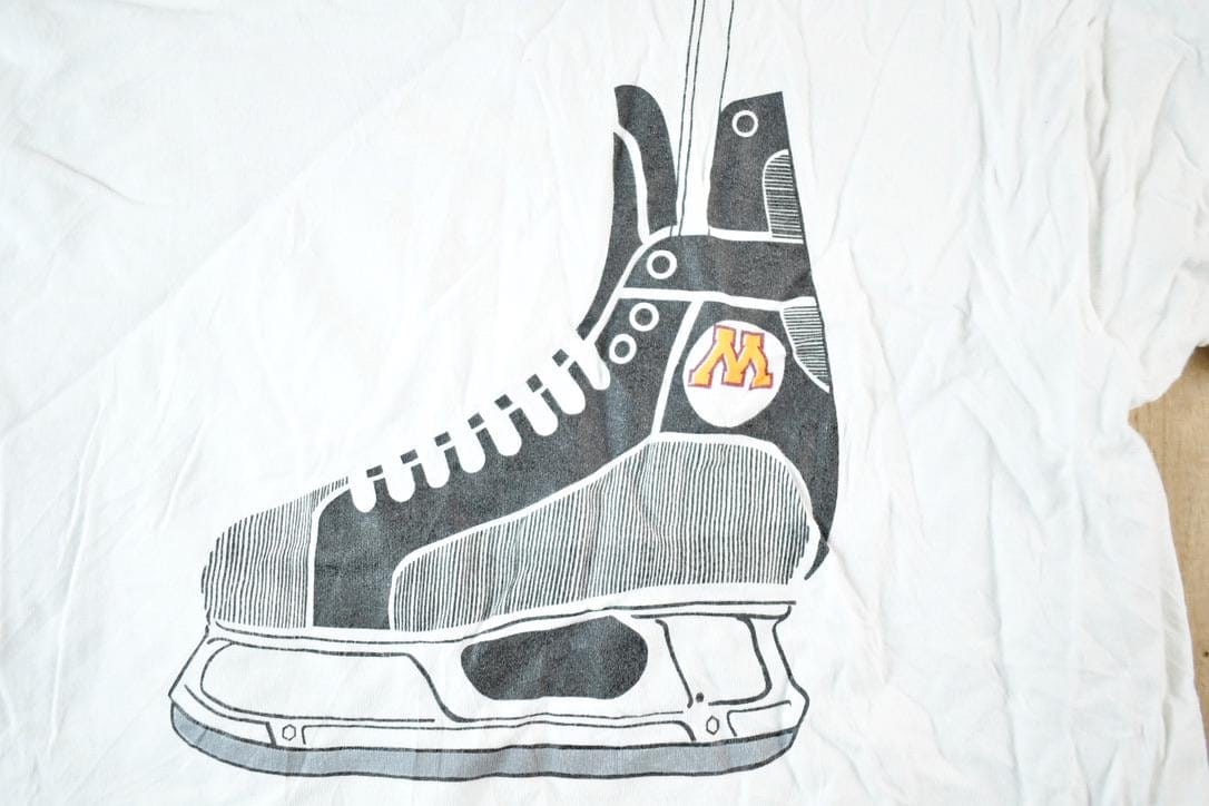 Other Clothing > Gender Neutral Adult Clothing > Tops & Tees > T Shirts Vintage 1990s Minnesota University Hockey Collegiate T-Shirt Mens Cropped Large Men's Large