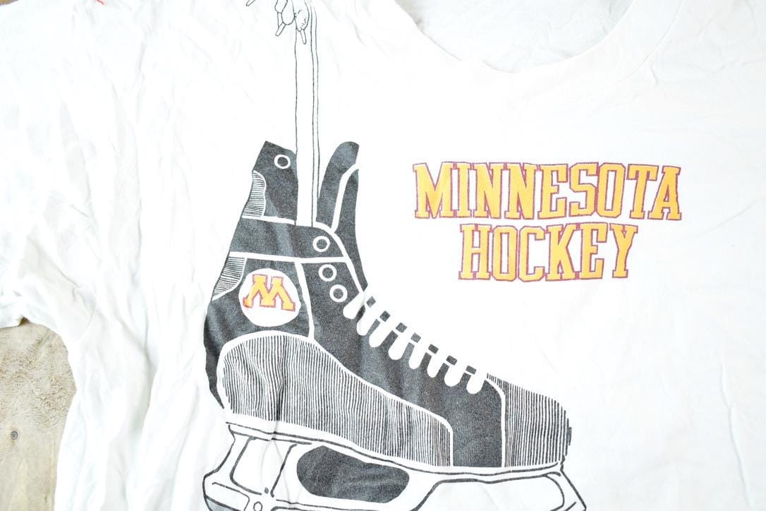 Other Clothing > Gender Neutral Adult Clothing > Tops & Tees > T Shirts Vintage 1990s Minnesota University Hockey Collegiate T-Shirt Mens Cropped Large Men's Large