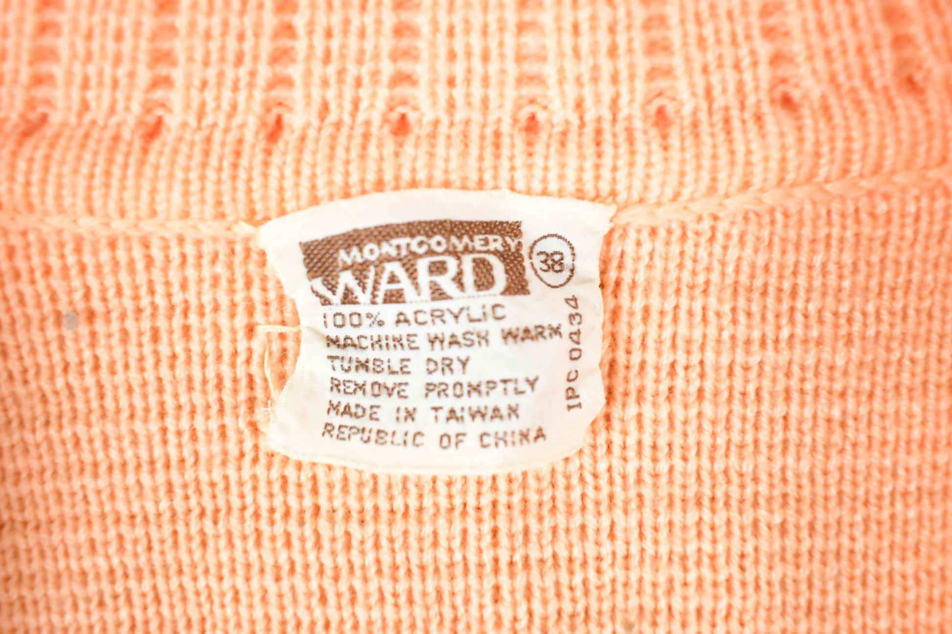 Other Clothing > Men's Clothing > Shirts & Tees > Oxfords & Button Downs Vintage 1960s Montgomery Ward Button Up Shirt Womens L