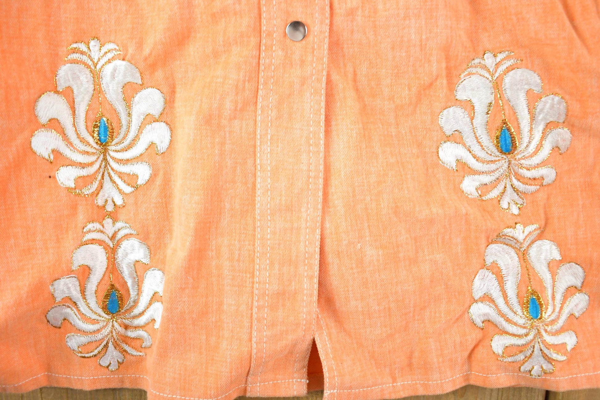 Other Clothing > Men's Clothing > Shirts & Tees > Oxfords & Button Downs Vintage 1970s Maximum Floral Embroidered Button Up Shirt Womens M