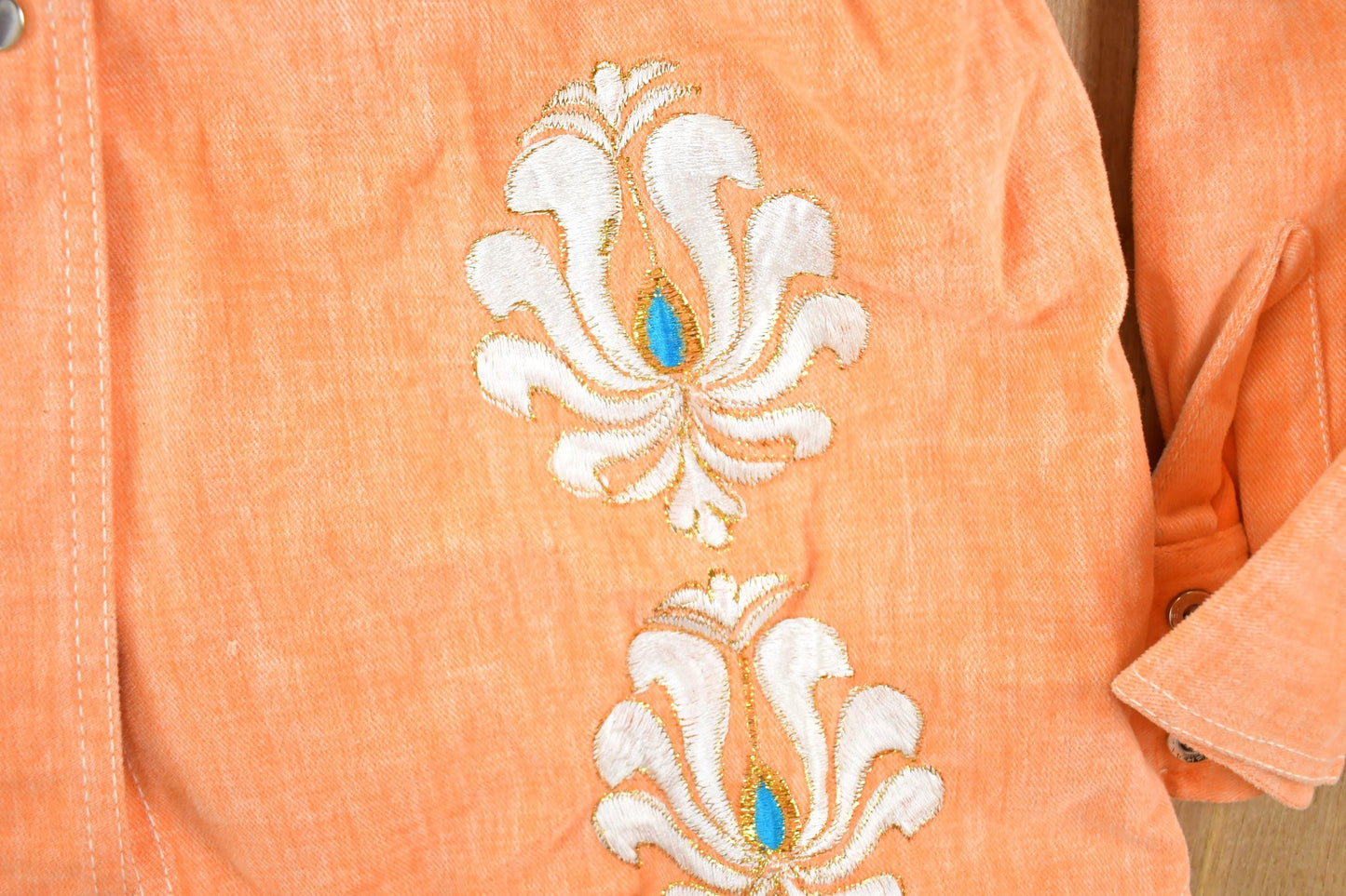 Other Clothing > Men's Clothing > Shirts & Tees > Oxfords & Button Downs Vintage 1970s Maximum Floral Embroidered Button Up Shirt Womens M