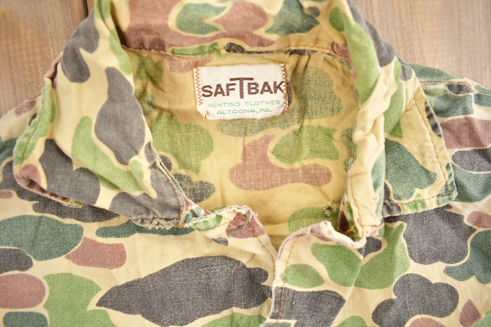 Other Clothing > Men's Clothing > Shirts & Tees > Oxfords & Button Downs Vintage 1970s Saf T Bak Duck Camo Button Up Men's S-M
