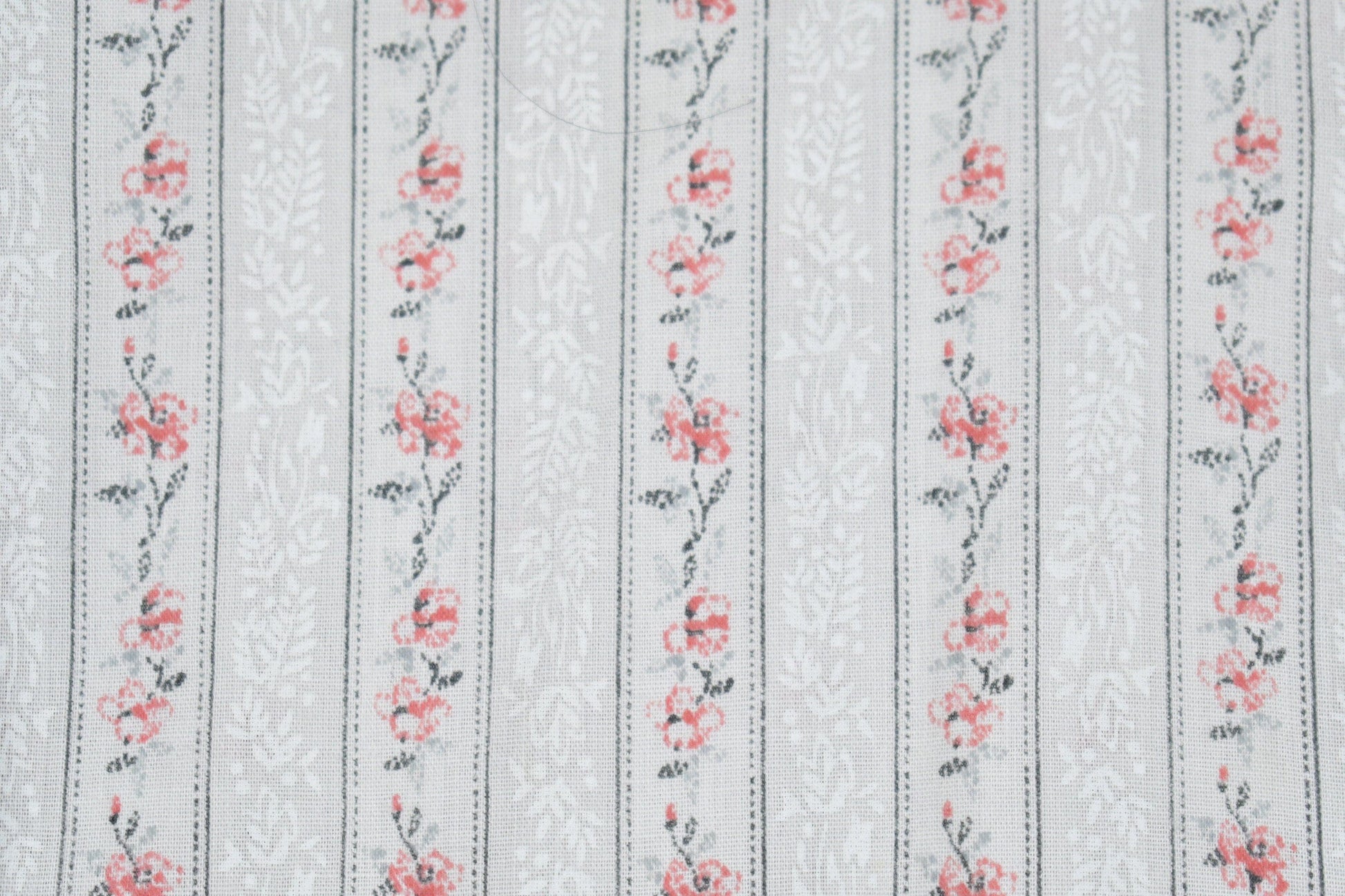 Other Clothing > Men's Clothing > Shirts & Tees > Oxfords & Button Downs Vintage 1980s Dee Cee Rappers Floral Button Up Shirt Men's Large