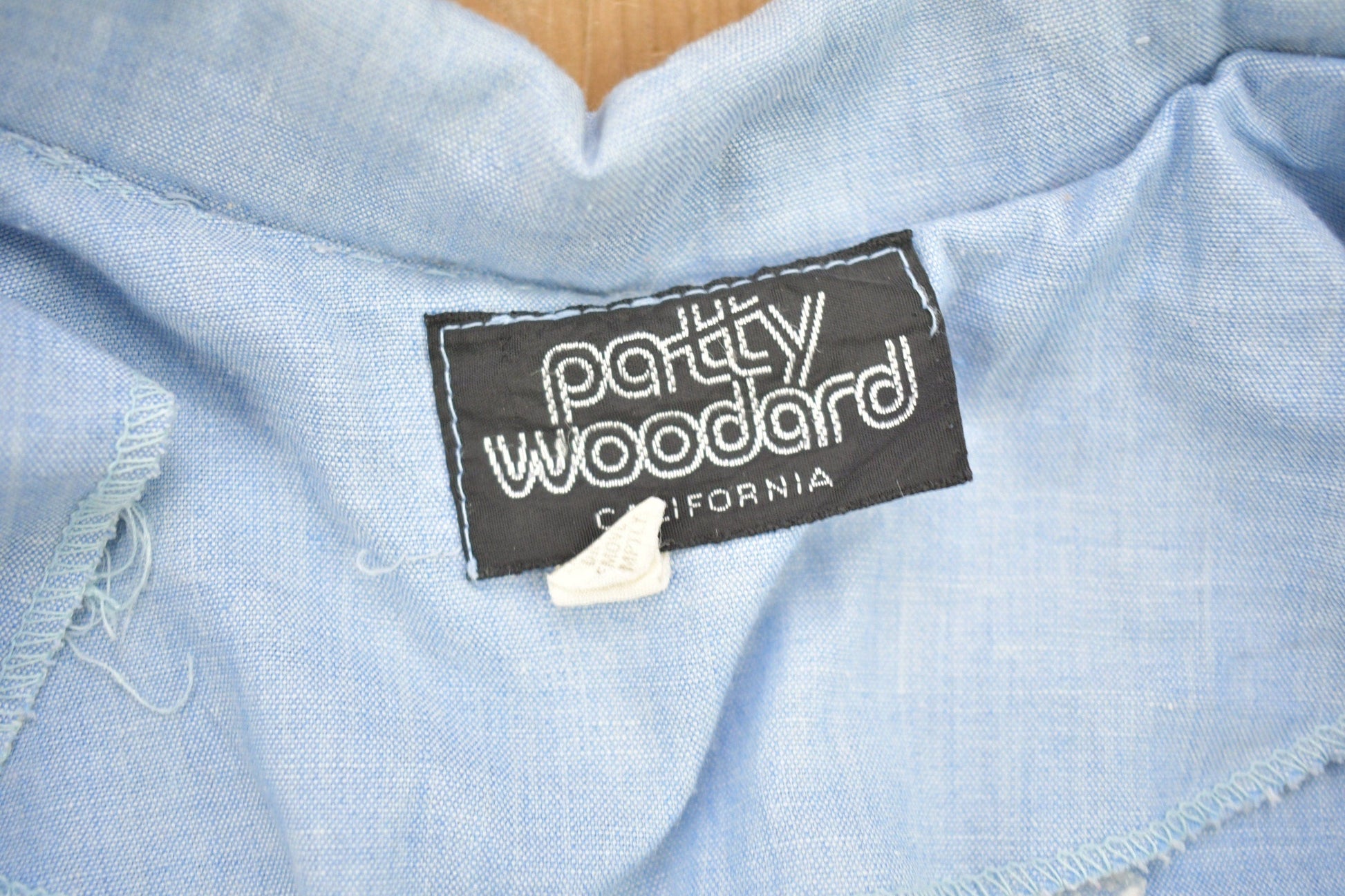 Other Clothing > Men's Clothing > Shirts & Tees > Oxfords & Button Downs Vintage 1980s Hand Stitched Owl Theme Button Up Shirt Men's M