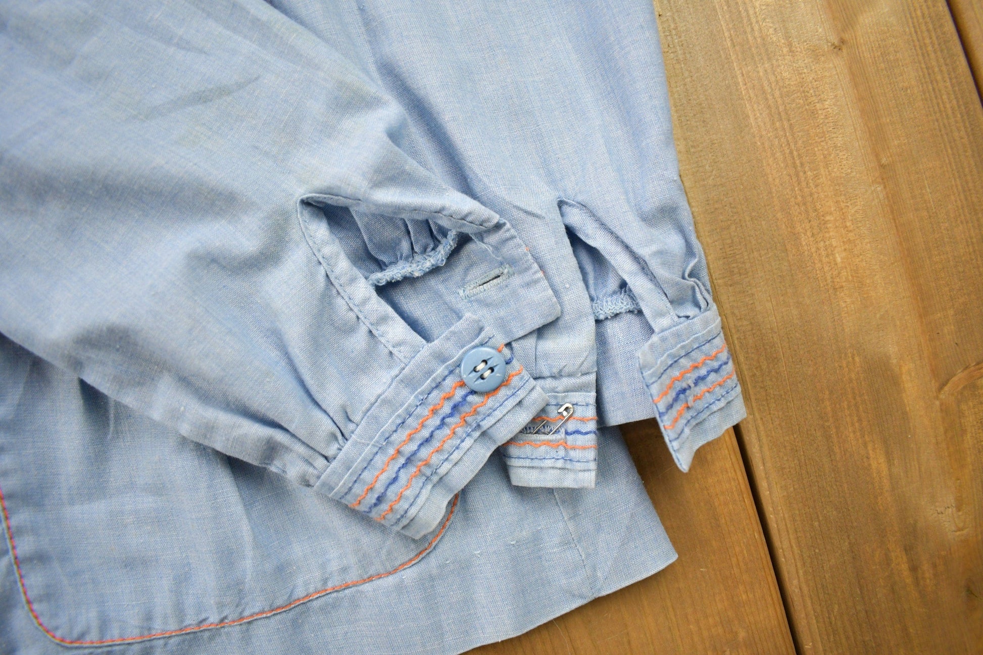 Other Clothing > Men's Clothing > Shirts & Tees > Oxfords & Button Downs Vintage 1980s Hand Stitched Owl Theme Button Up Shirt Men's M