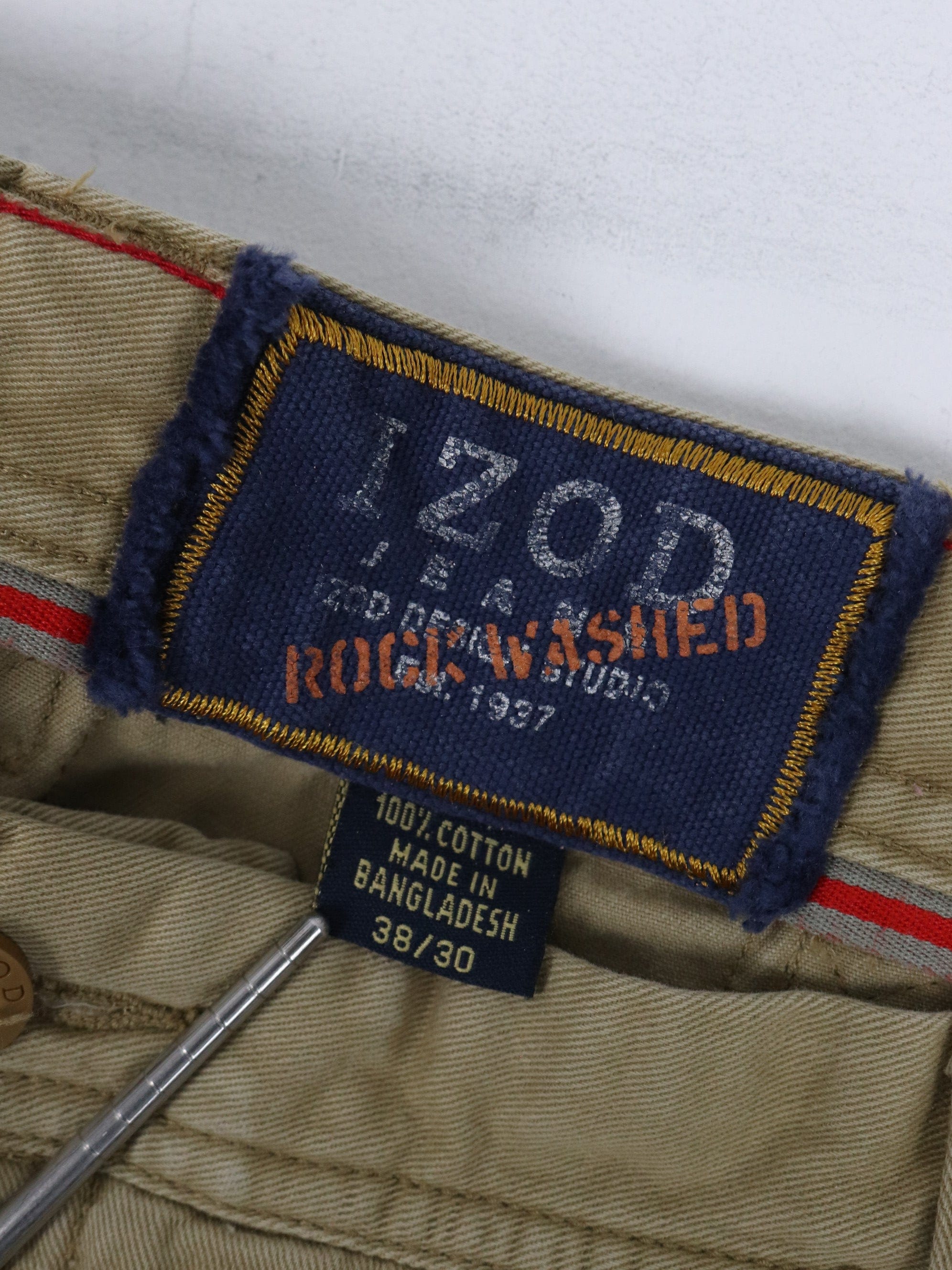 Izod best sale cargo pants