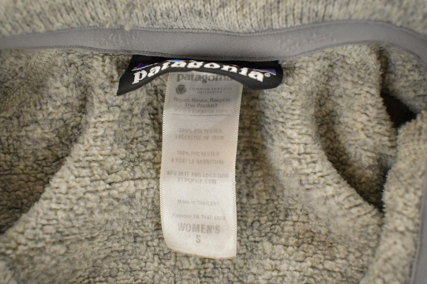 Patagonia Clothing > Gender Neutral Adult Clothing > Hoodies & Sweatshirts > Sweatshirts Vintage 1990s Patagonia Fleece Outdoorsman Sweater Women's S