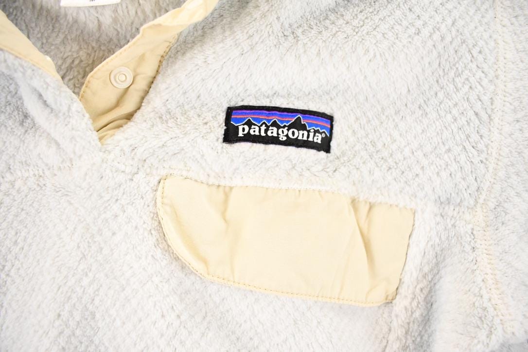 Patagonia Clothing > Gender Neutral Adult Clothing > Hoodies & Sweatshirts > Sweatshirts Vintage 1990s Patagonia Fleece Outdoorsman Sweater Women's S