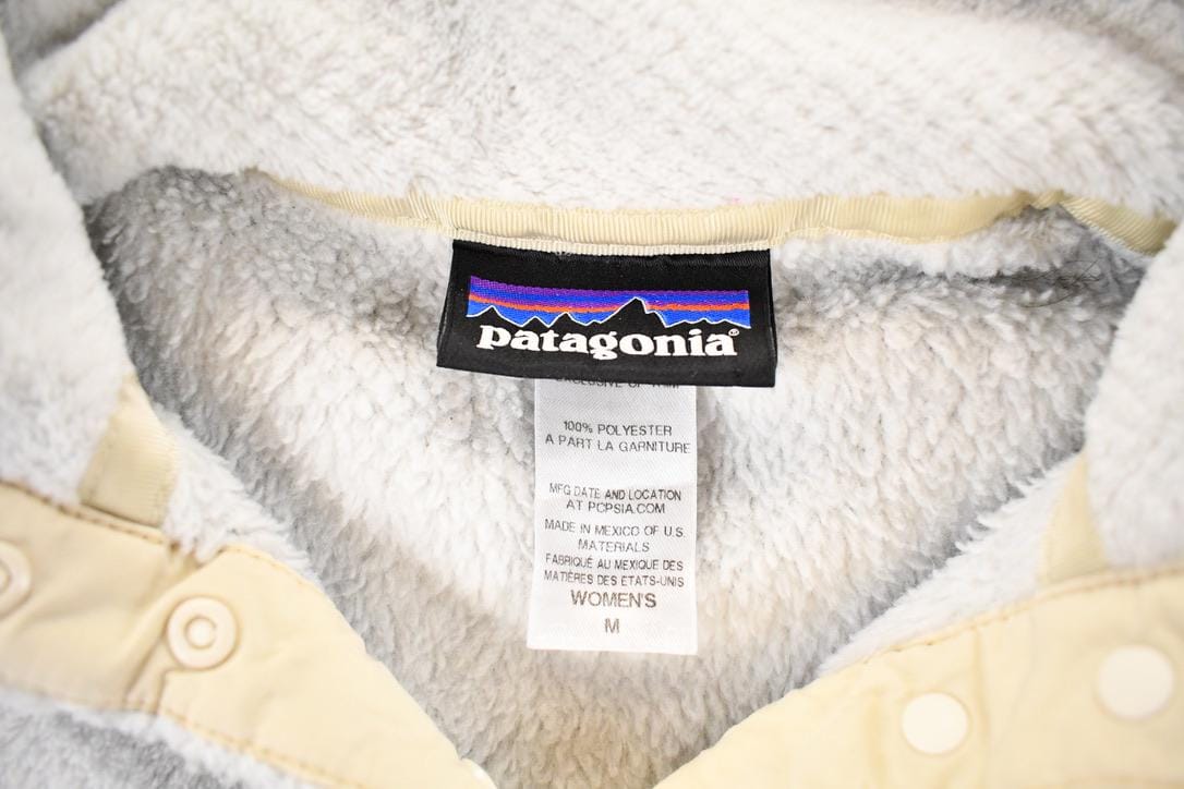 Patagonia Clothing > Gender Neutral Adult Clothing > Hoodies & Sweatshirts > Sweatshirts Vintage 1990s Patagonia Fleece Outdoorsman Sweater Women's S