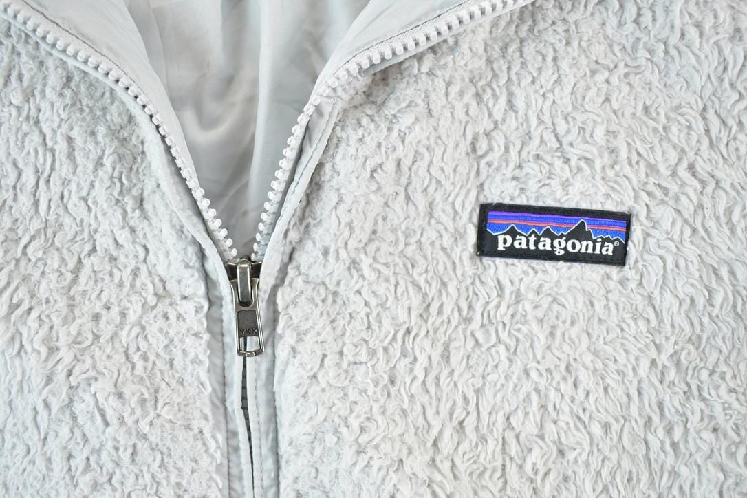 Patagonia Clothing > Gender Neutral Adult Clothing > Hoodies & Sweatshirts > Sweatshirts Vintage 1990s Patagonia Fleece Outdoorsman Sweater Womens L