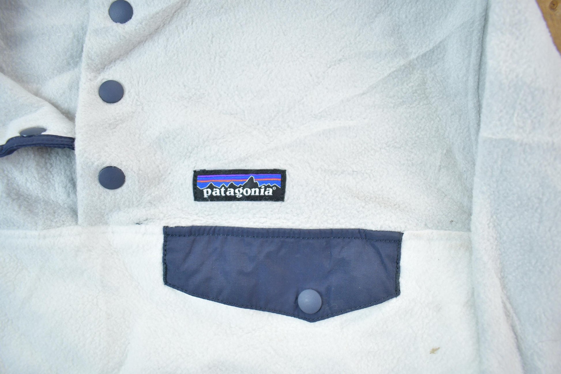 Patagonia Clothing > Gender Neutral Adult Clothing > Hoodies & Sweatshirts > Sweatshirts Vintage 1990s Patagonia Fleece Sweater Men's Medium