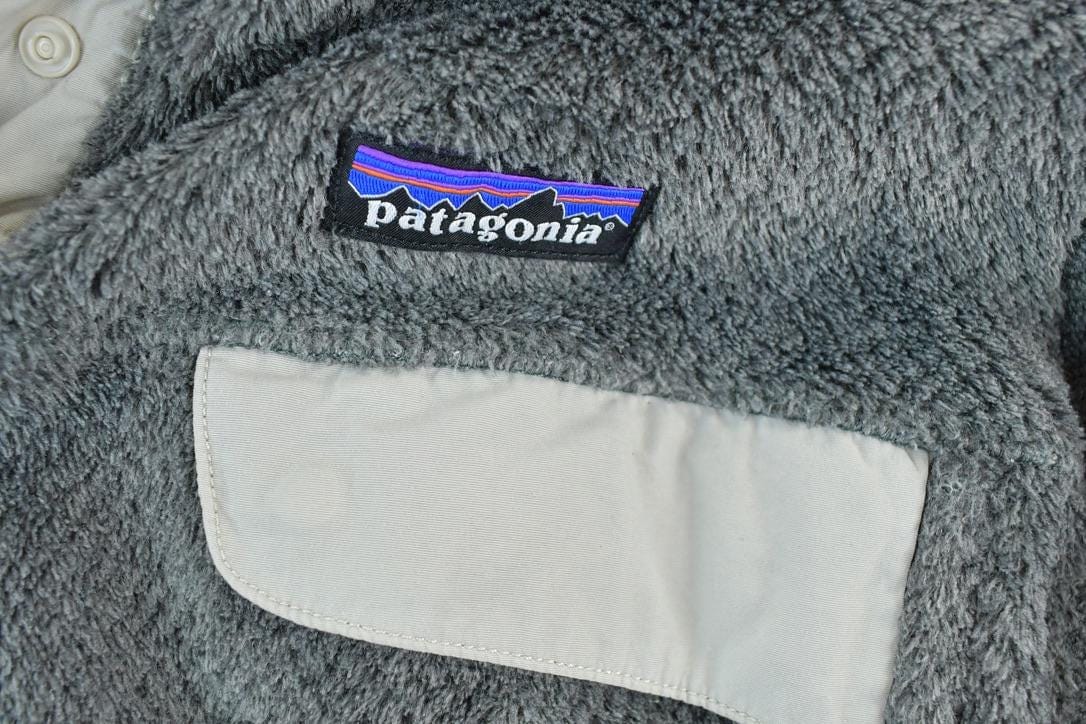 Patagonia Clothing > Gender Neutral Adult Clothing > Hoodies & Sweatshirts > Sweatshirts Vintage 1990s Patagonia Fleece Sweater Men's Small