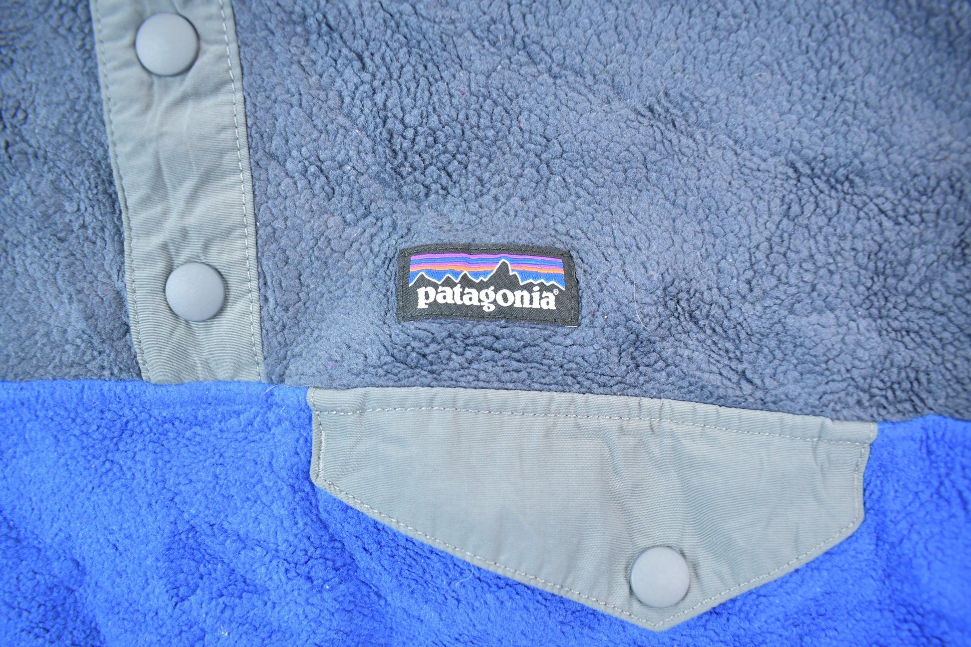 Patagonia Clothing > Gender Neutral Adult Clothing > Hoodies & Sweatshirts > Sweatshirts Vintage 1990s Patagonia Fleece Sweater Men's XL