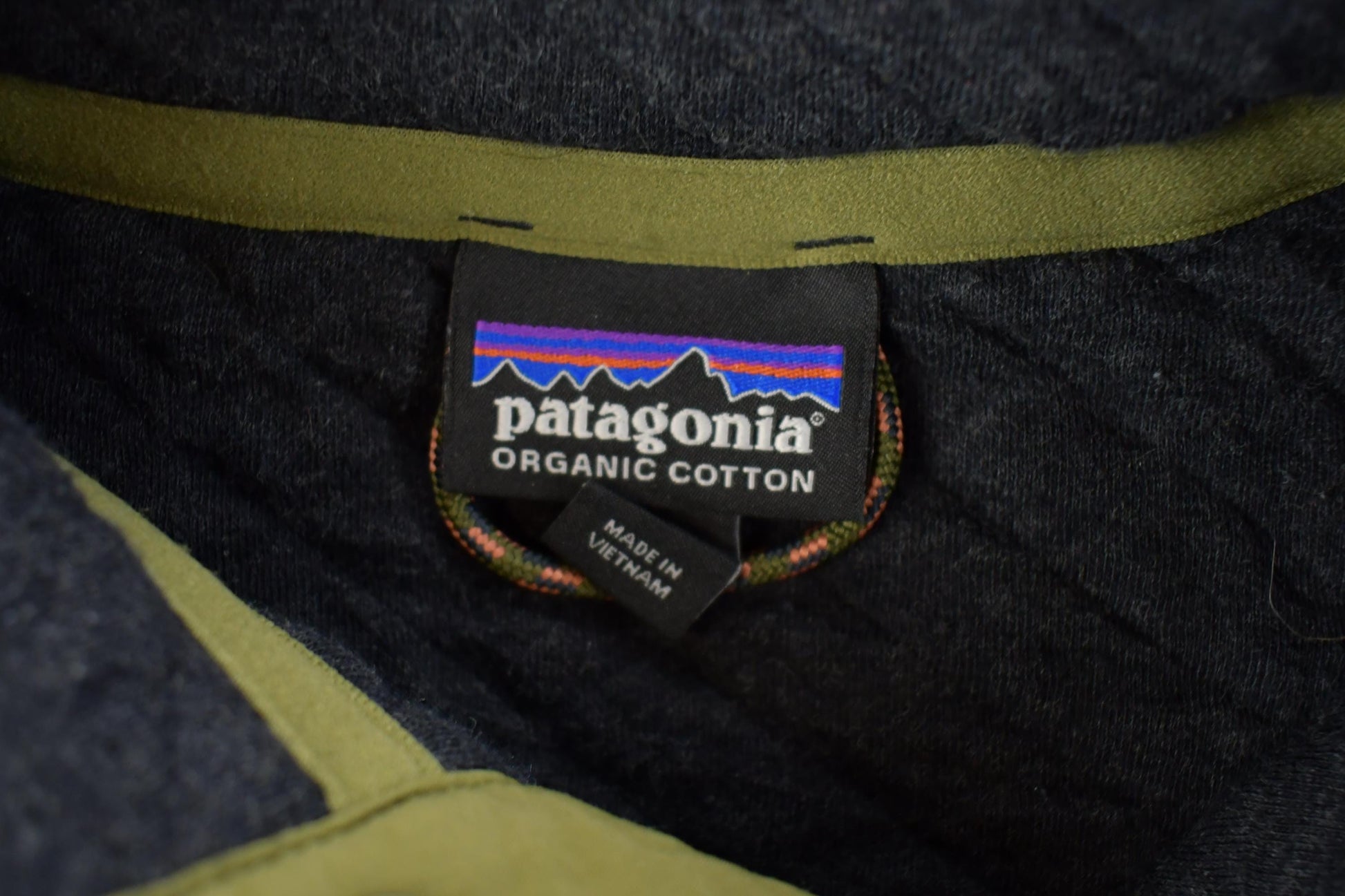 Patagonia Clothing > Gender Neutral Adult Clothing > Hoodies & Sweatshirts > Sweatshirts Vintage 1990s patagonia Organic Cotton Quarter Button Crewneck Sweatshirt Men's Small