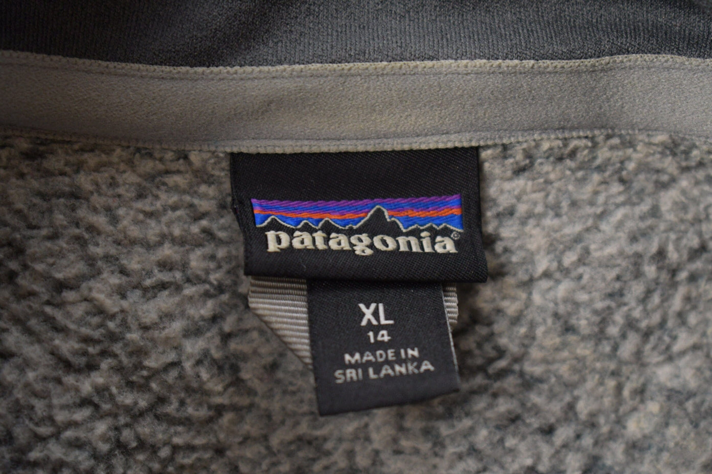 Patagonia Clothing > Gender Neutral Adult Clothing > Hoodies & Sweatshirts > Sweatshirts Vintage 1990s Patagonia Salt and Pepper Zip Up Fleece Sweater Youth M
