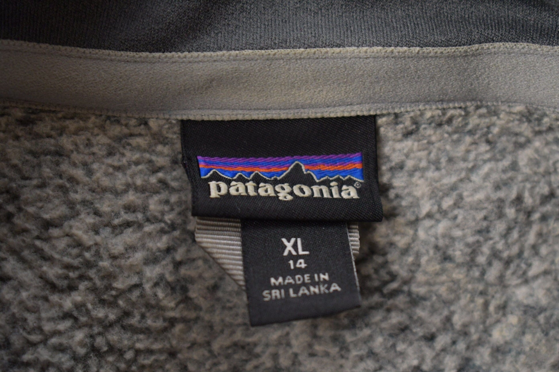 Patagonia Clothing > Gender Neutral Adult Clothing > Hoodies & Sweatshirts > Sweatshirts Vintage 1990s Patagonia Salt and Pepper Zip Up Fleece Sweater Youth M