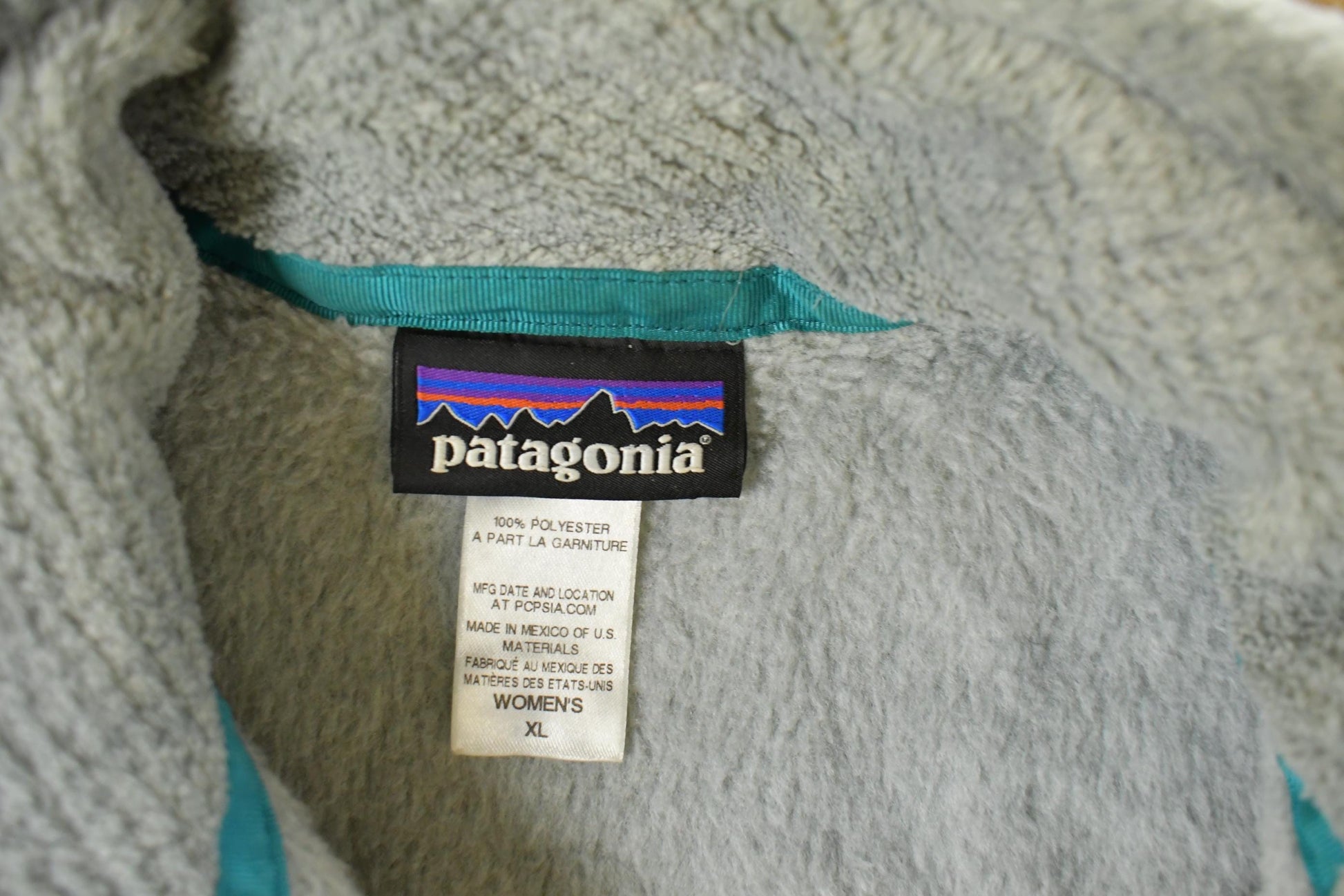Patagonia Clothing > Gender Neutral Adult Clothing > Hoodies & Sweatshirts > Sweatshirts Vintage 2000s Patagonia Fleece Sweater Vest Women's Large