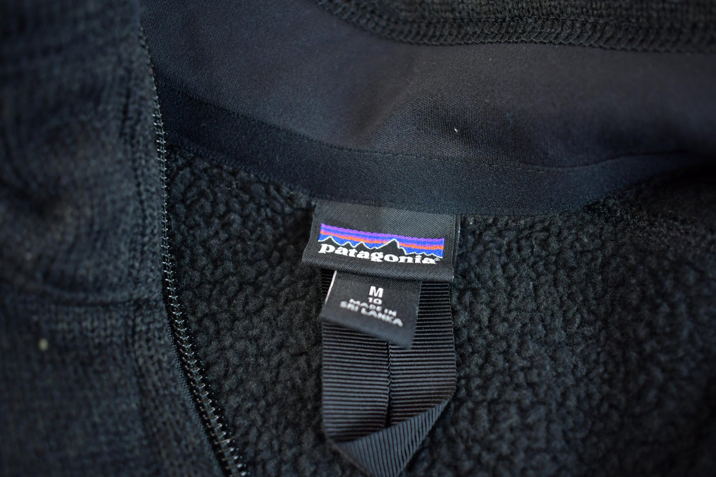 Patagonia Clothing > Gender Neutral Adult Clothing > Hoodies & Sweatshirts > Sweatshirts Vintage 2000s Patagonia Fleece Sweater Women's M