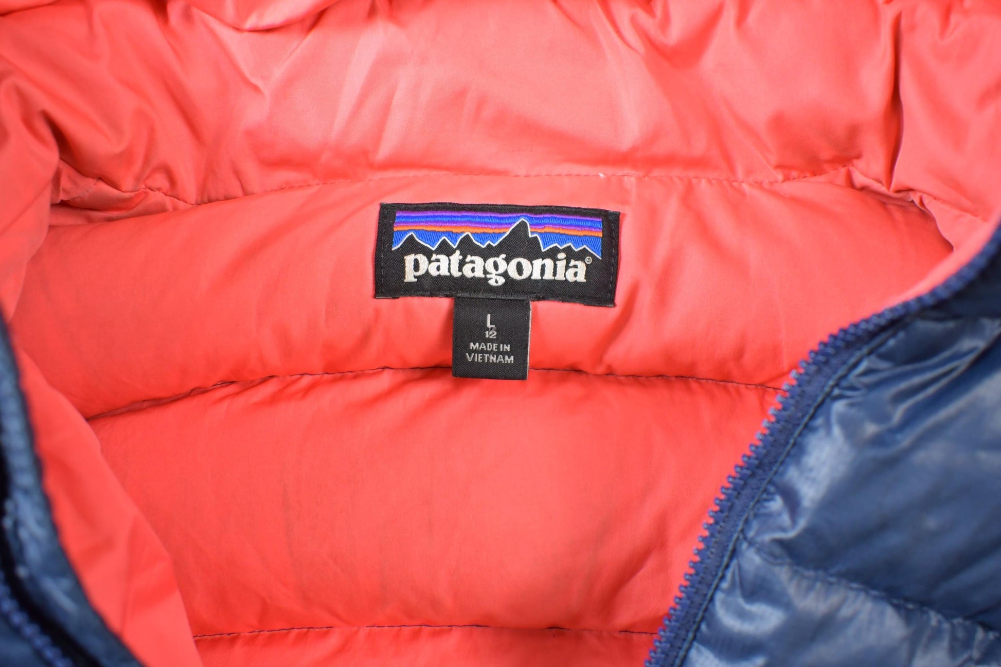 Patagonia Clothing > Gender Neutral Adult Clothing > Jackets & Coats Vintage 1990s Patagonia Puffer Jacket Youth L