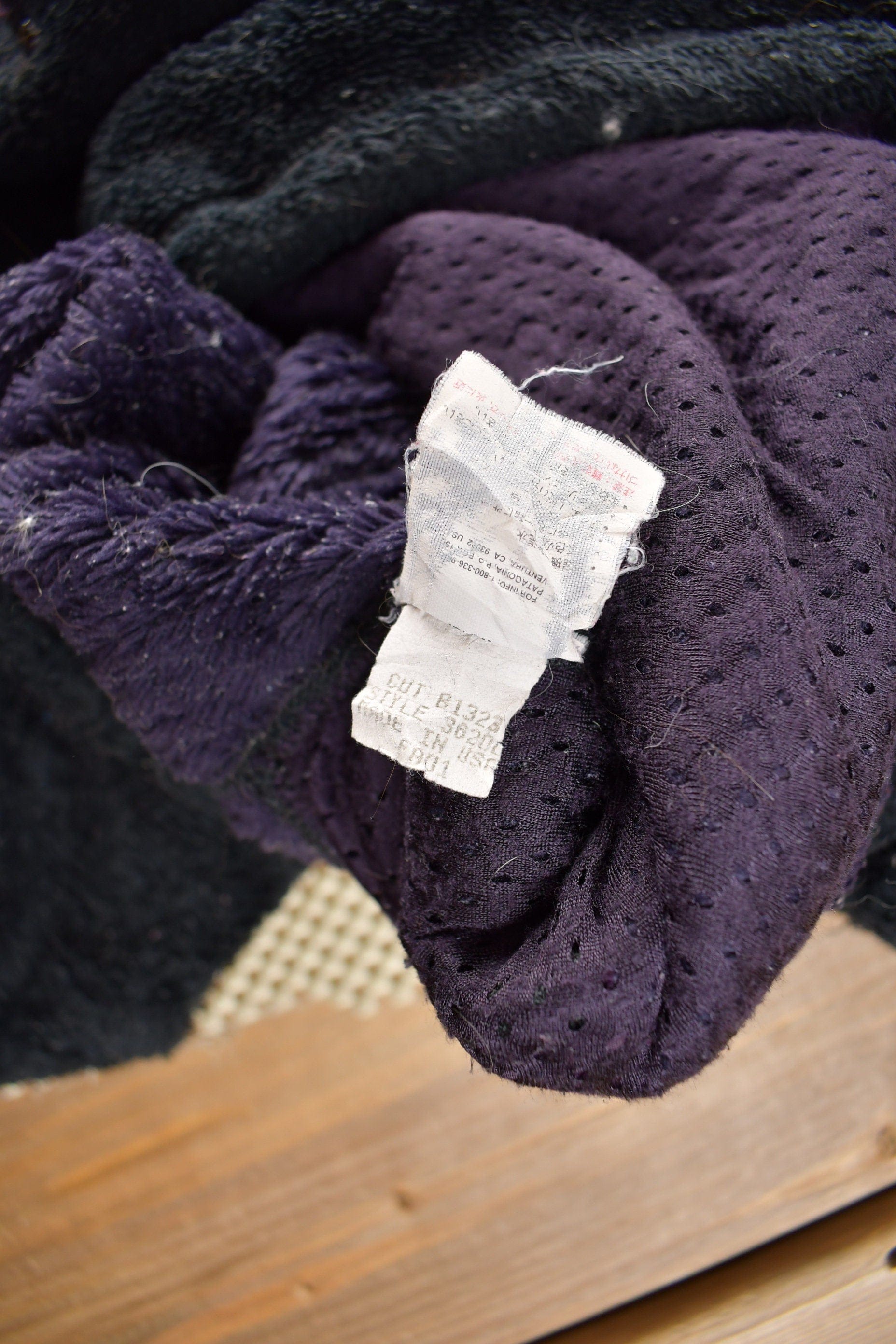 Patagonia Clothing > Gender Neutral Adult Clothing > Jackets & Coats Vintage 2001 Patagonia Black Fleece Vest made In USA Men's Large