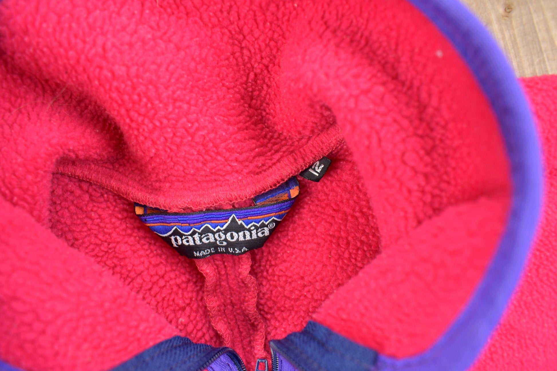 Patagonia Clothing > Gender Neutral Kids' Clothing > Hoodies & Sweatshirts > Sweatshirts Vintage 1990s Patagonia Fleece Zip Up Sweater Youth Large