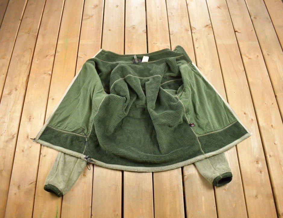 Patagonia Clothing > Gender Neutral Kids' Clothing > Hoodies & Sweatshirts > Sweatshirts Vintage 1990s Patagonia Green Fleece Sweater Men's Large