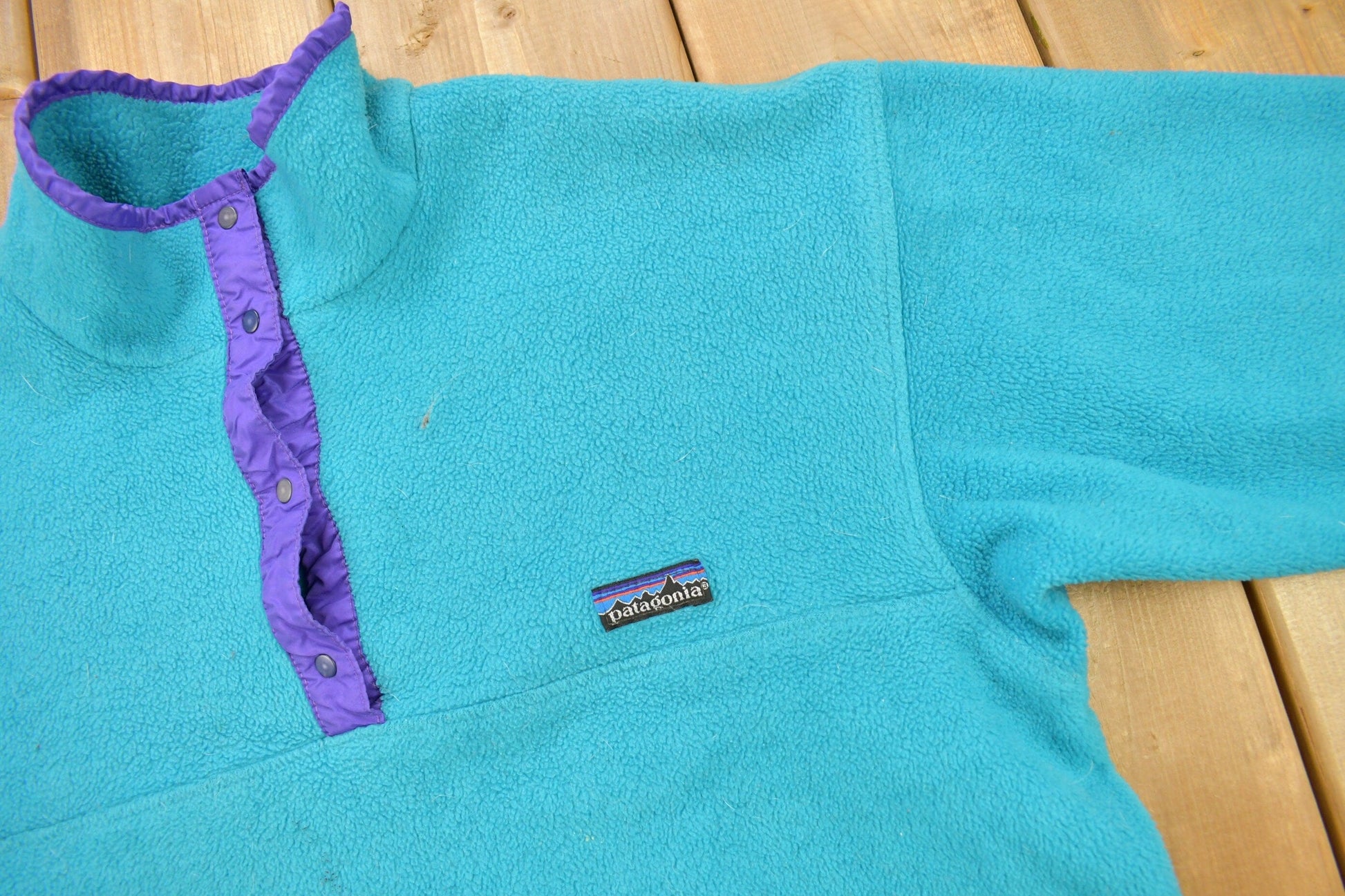 Patagonia Clothing > Gender Neutral Kids' Clothing > Hoodies & Sweatshirts > Sweatshirts Vintage 1990s Patagonia T-Snap Fleece Sweater Youth L