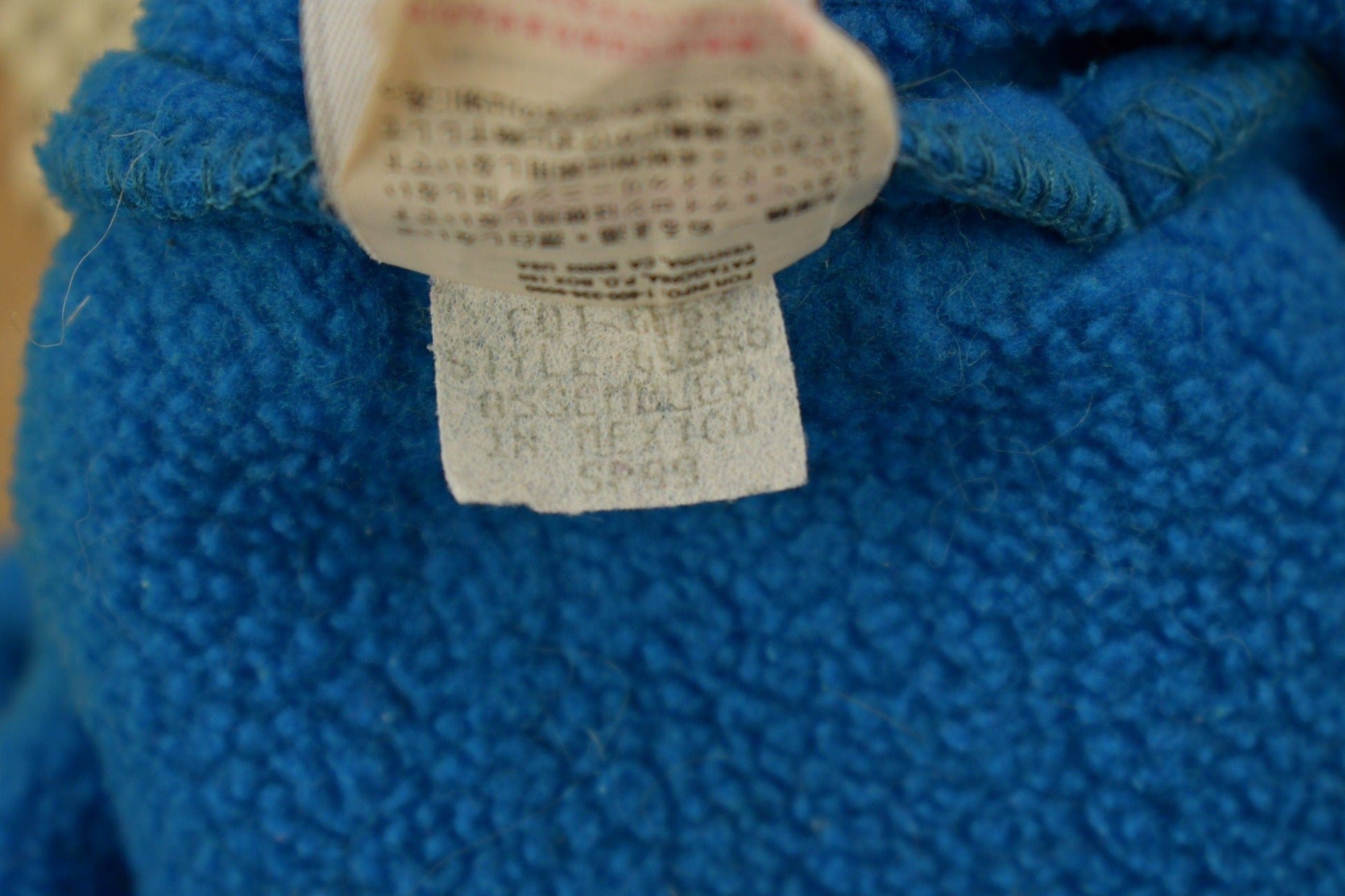 Patagonia Clothing > Gender Neutral Kids' Clothing > Hoodies & Sweatshirts > Sweatshirts Vintage 1999 Patagonia T-Snap Fleece Kids Size Sweater Youth M