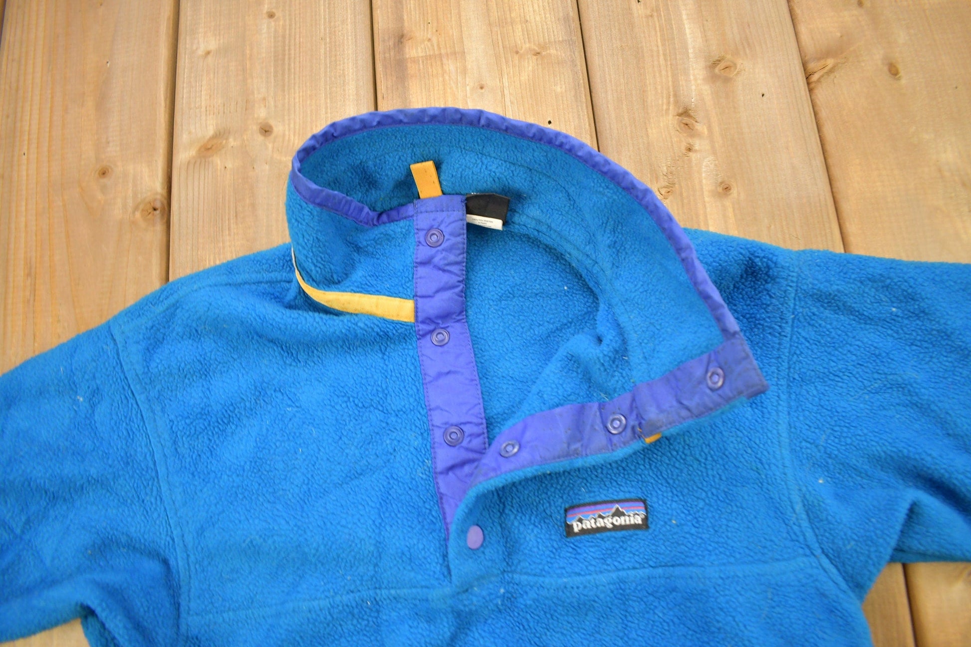 Patagonia Clothing > Gender Neutral Kids' Clothing > Hoodies & Sweatshirts > Sweatshirts Vintage 1999 Patagonia T-Snap Fleece Kids Size Sweater Youth M