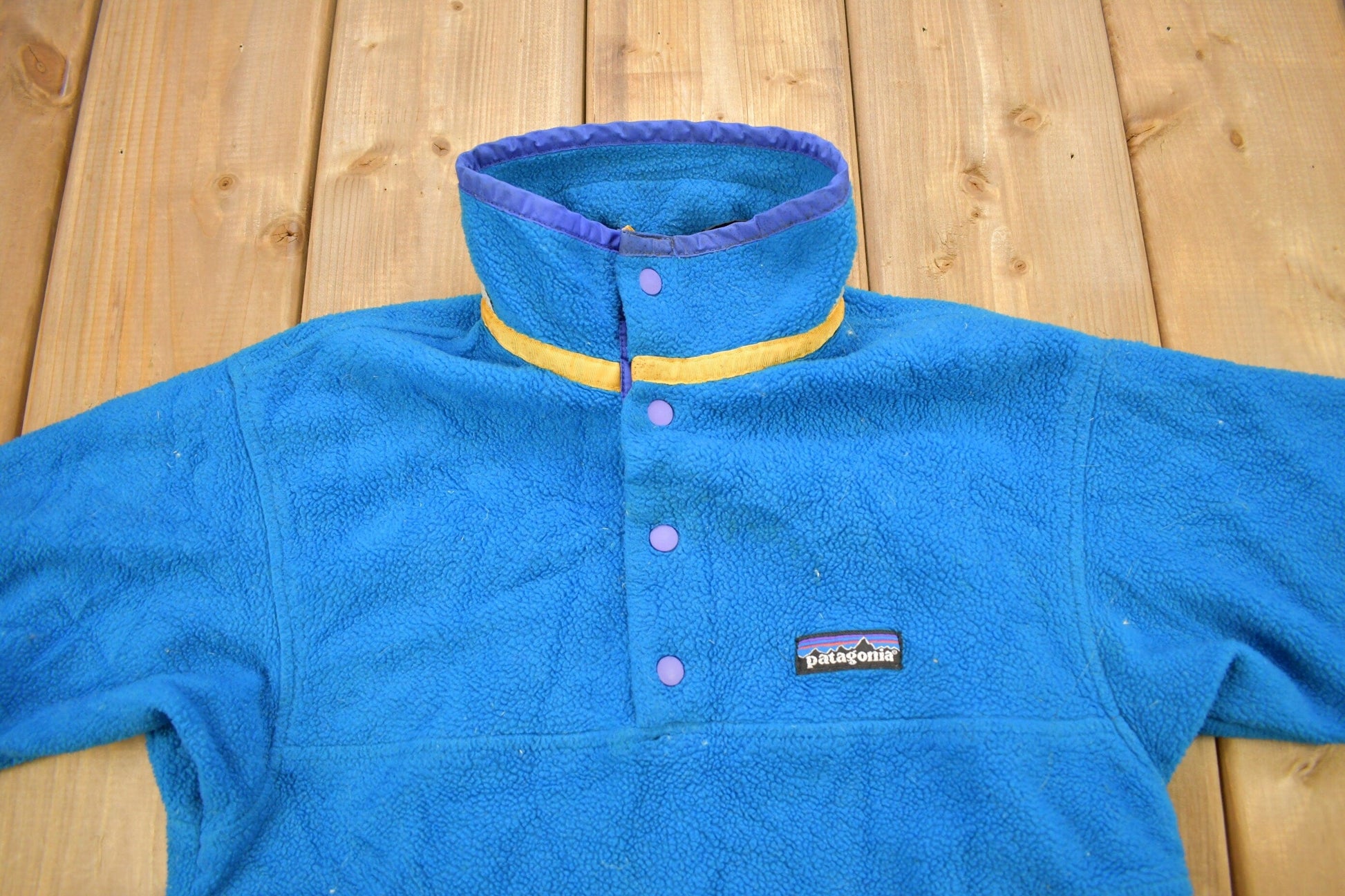 Patagonia Clothing > Gender Neutral Kids' Clothing > Hoodies & Sweatshirts > Sweatshirts Vintage 1999 Patagonia T-Snap Fleece Kids Size Sweater Youth M